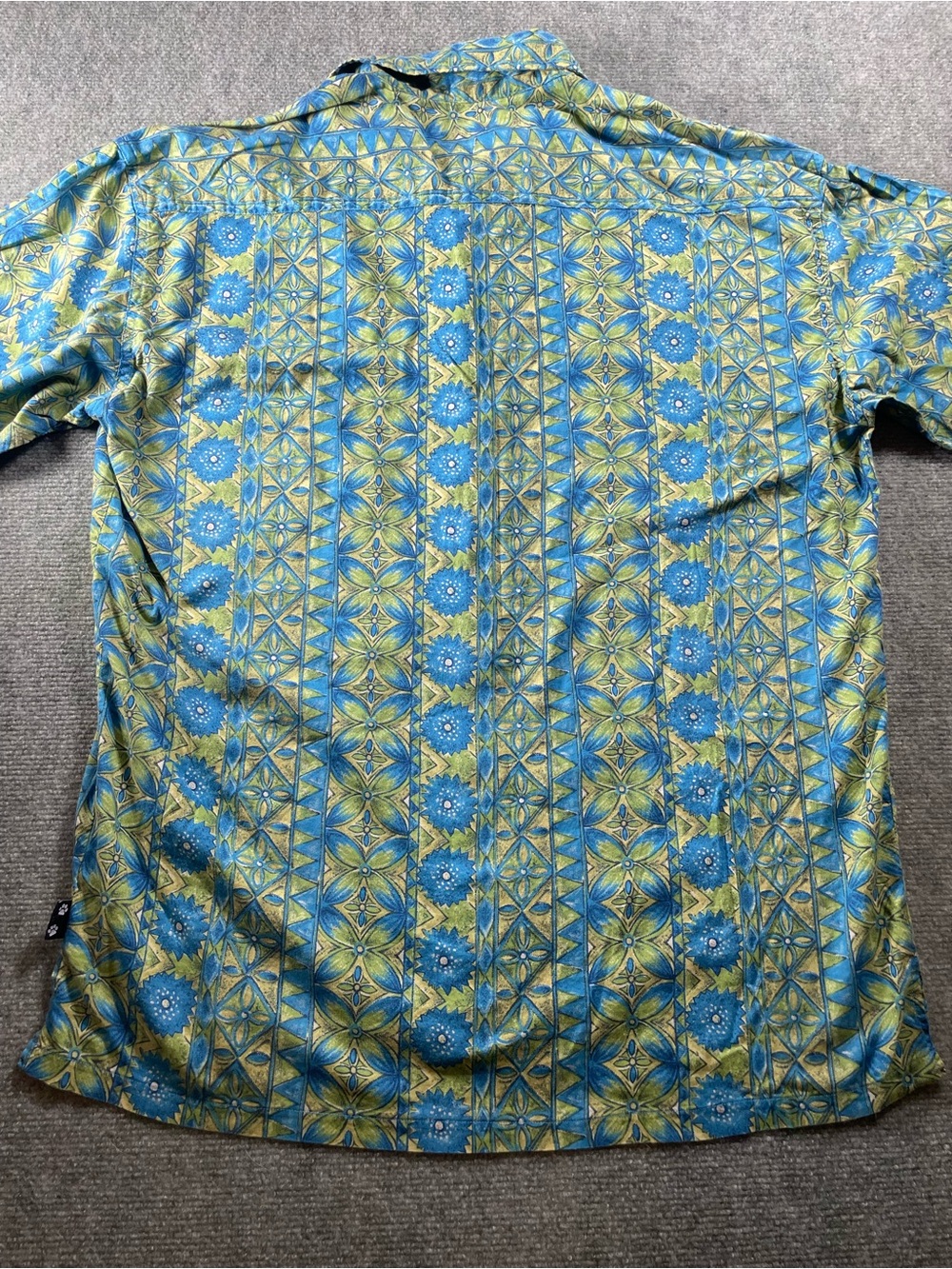 Men's Short-Sleeve Button-Down Shirt in Blue and Green floral Print - Picture 9 of 9